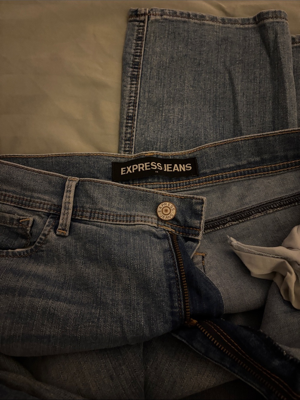 Express Women’s Skinny Jeans in Faded Blue Denim - Picture 4 of 5